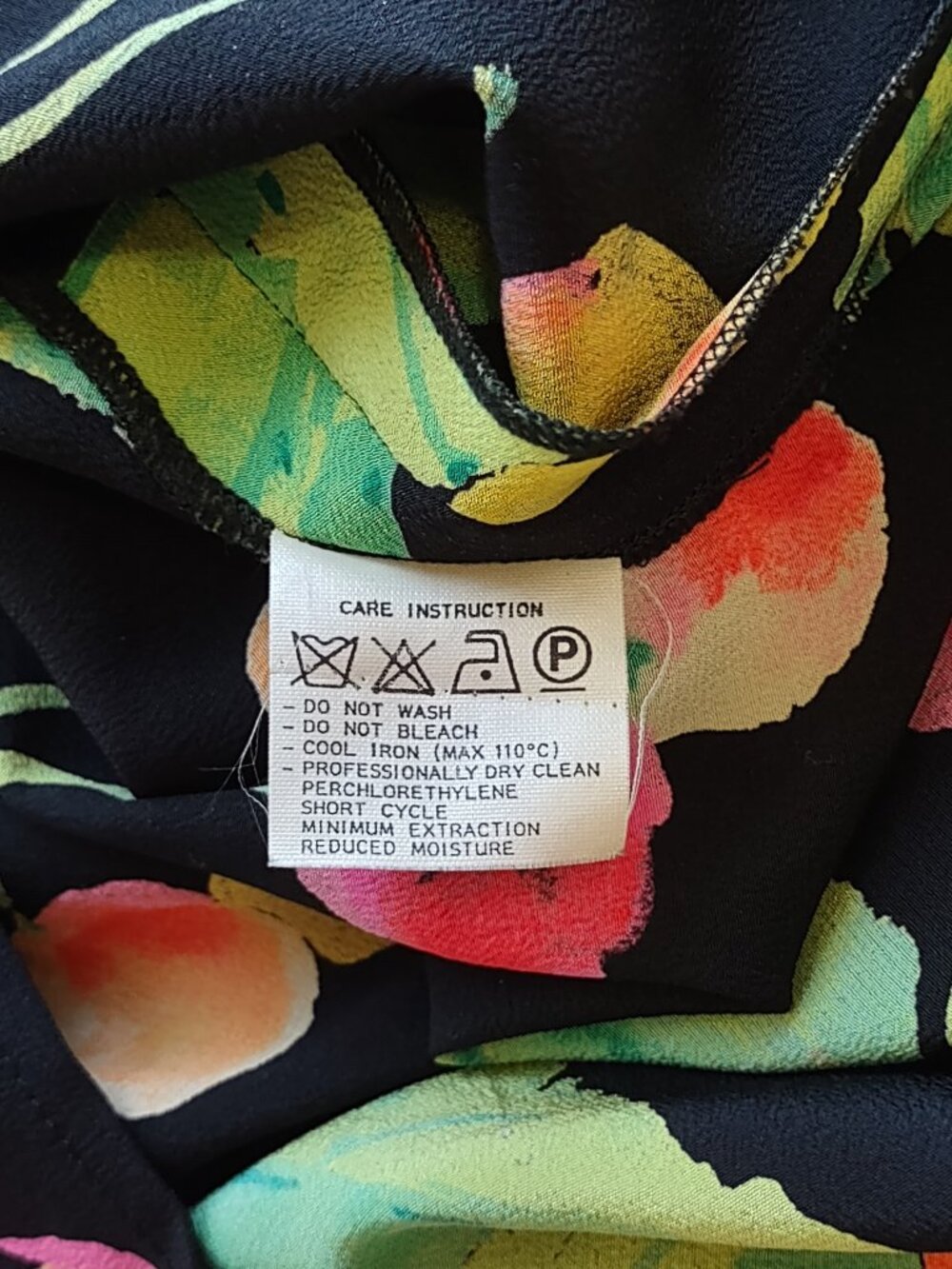 Vintage Ungaro Parallele Silk Blouse Italy Designer Sz Medium Vibrant Fruit Chic - Picture 10 of 10